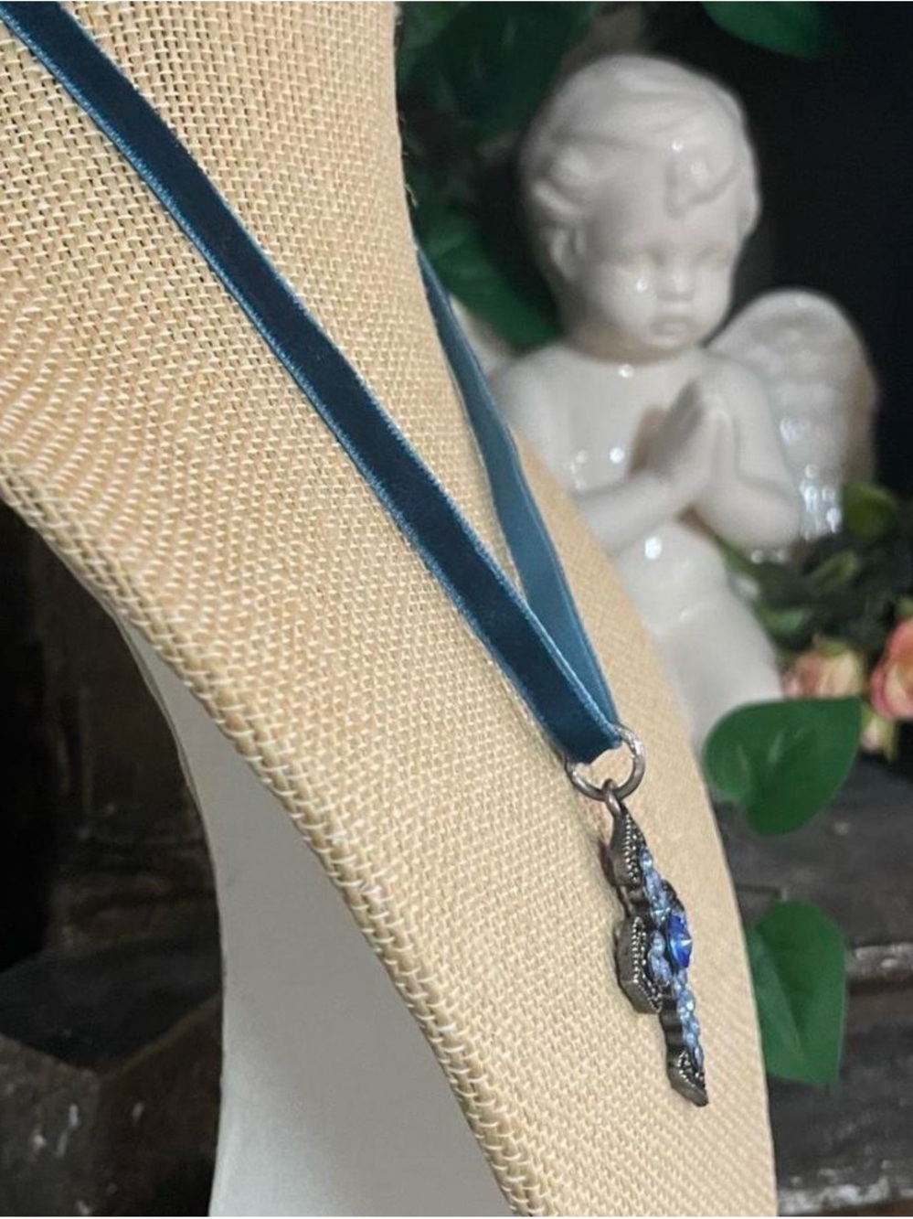 Vintage Blue Gemstone Pendant Cross Velvet Ribbon Choker - Picture 5 of 8